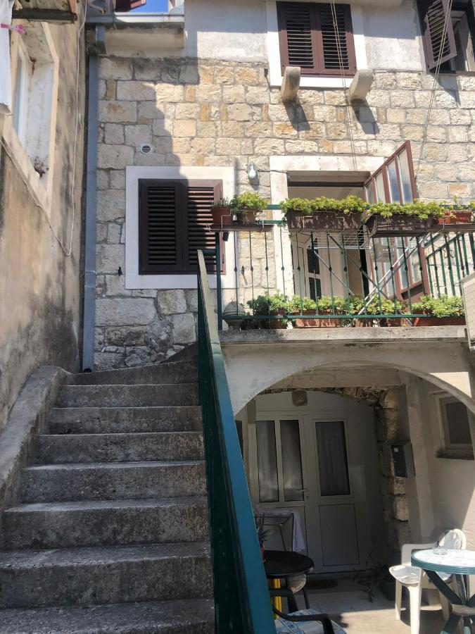 Old Town Apartment Nina 1 Split Exterior photo