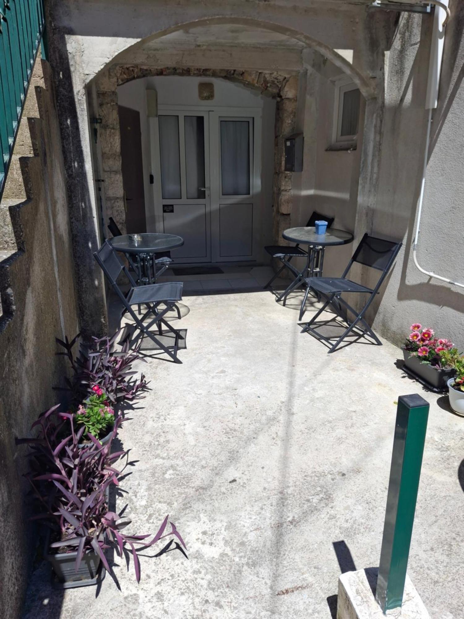 Old Town Apartment Nina 1 Split Exterior photo